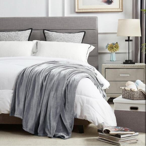 NWT Soft Cozy Plush Fleece Throw Blanket 50" x 60", Solid Shag Minky Lightweight - Picture 3 of 9